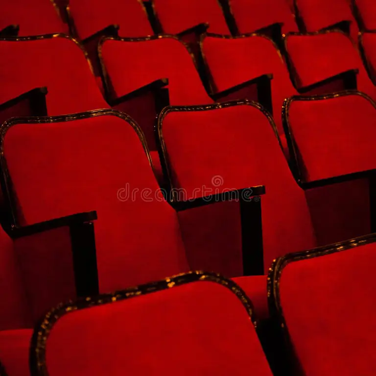Nikmati Kenyamanan di Bioskop XXI Interior bioskop XXI yang nyaman dan bersih